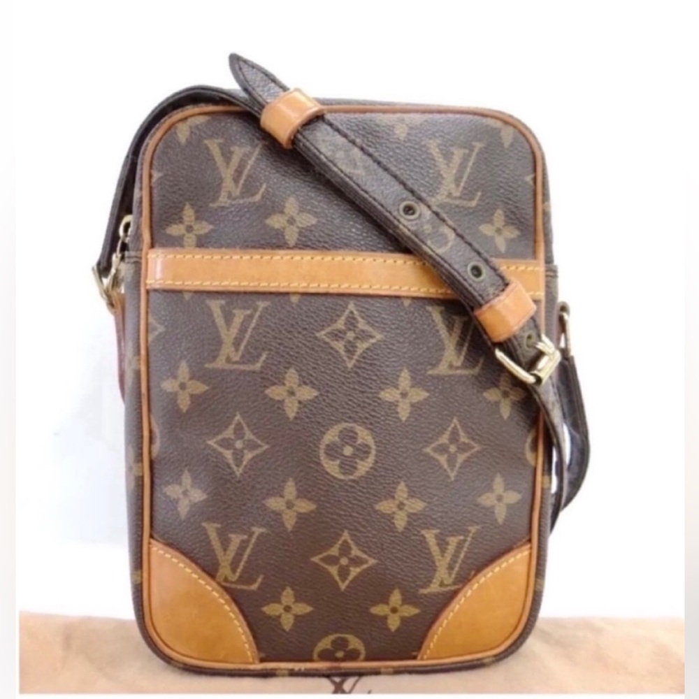 Authentic Louis Vuitton Danube Crossbody Shoulder Bag Purse Pouch Pochette